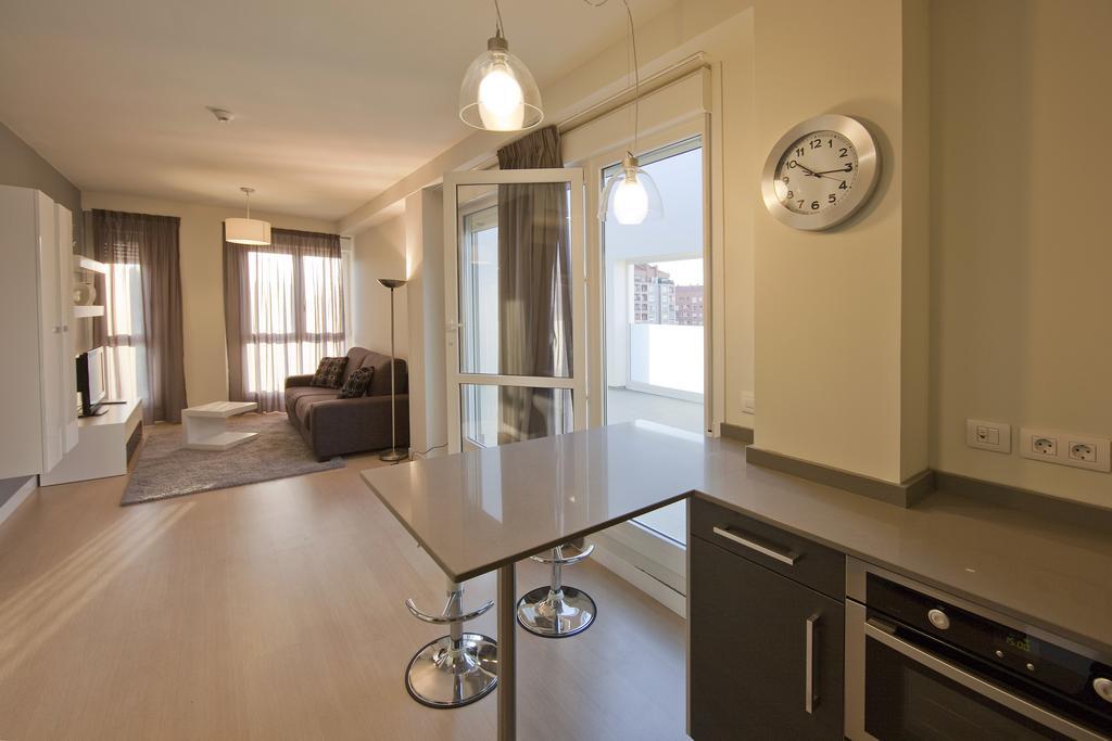 Apartamentos Irenaz Vitoria-Gasteiz Exterior photo