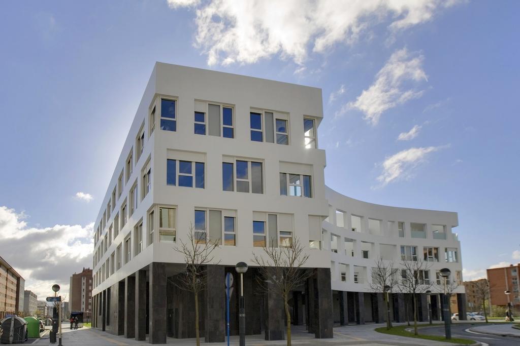 Apartamentos Irenaz Vitoria-Gasteiz Exterior photo