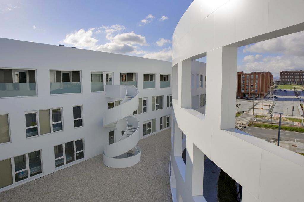 Apartamentos Irenaz Vitoria-Gasteiz Exterior photo